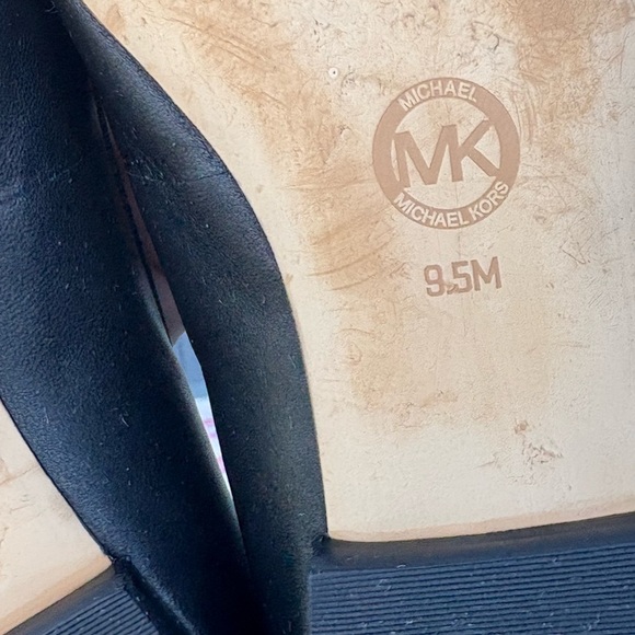 Michael Kors classic ballet flats in black with round cap toe with MK logo - Picture 9 of 10